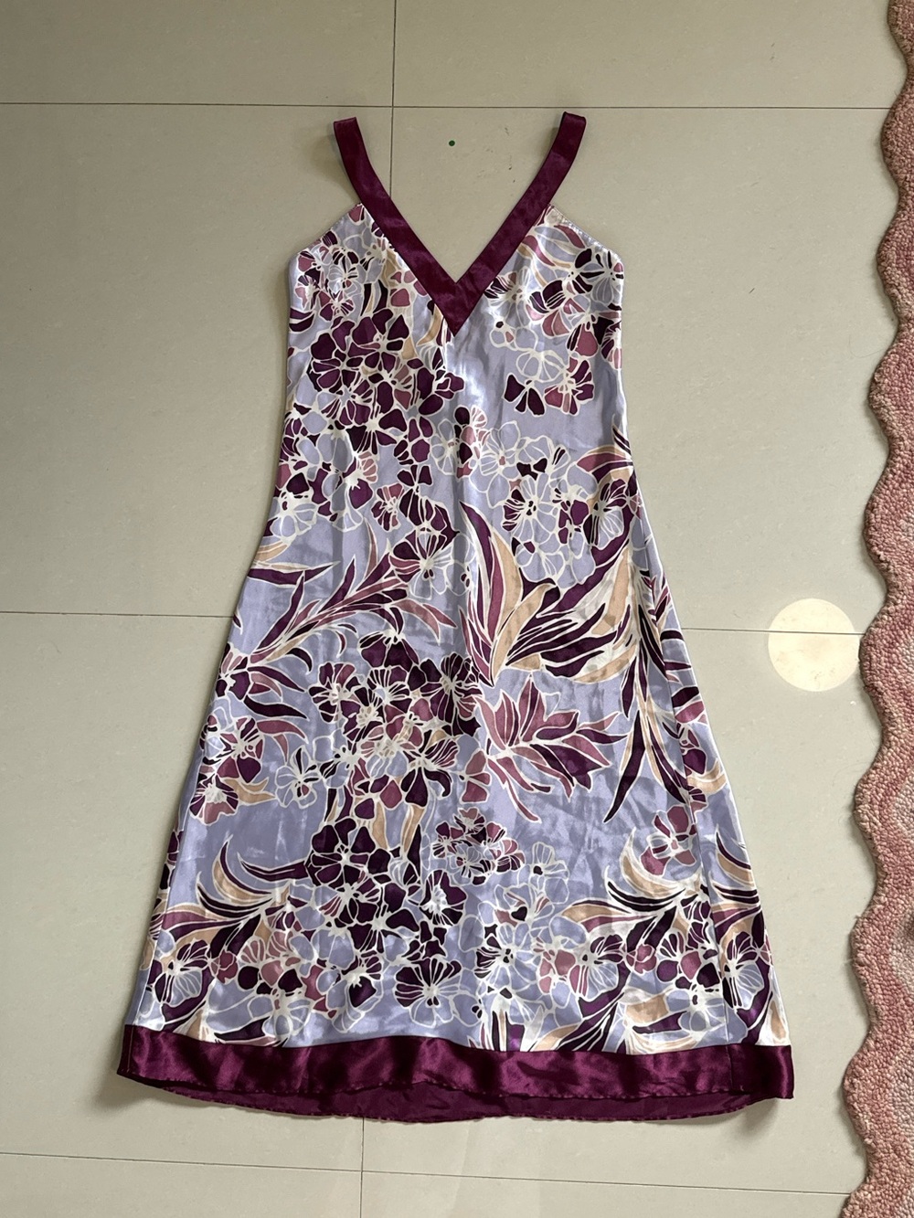 Jones New York Floral V-Neck Satin Midi Dress in Lavender and Plum
